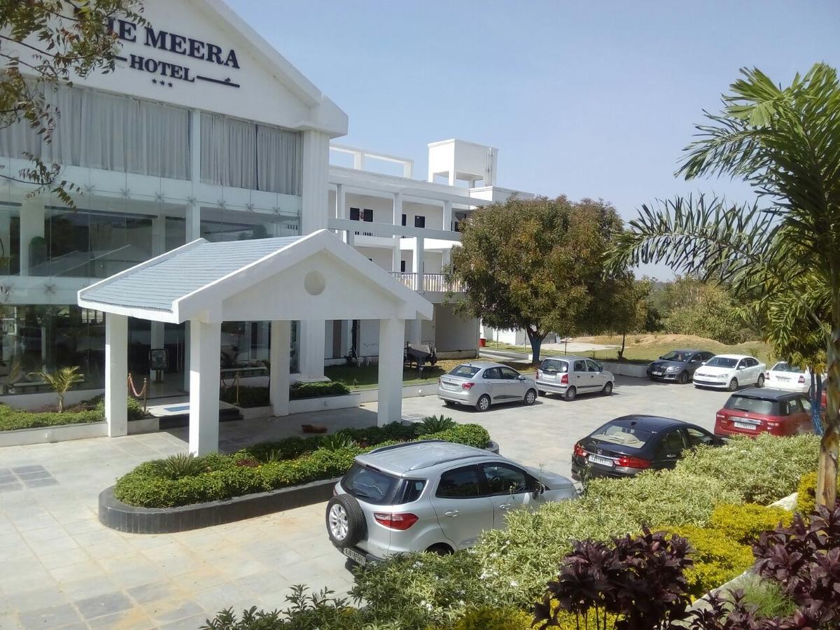 The Meera Hotel Derol Eksteriør billede