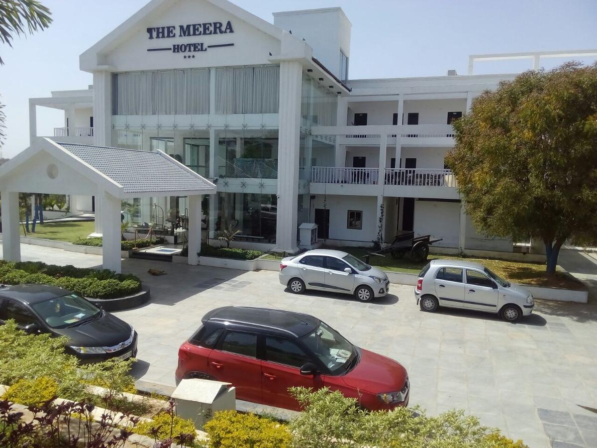 The Meera Hotel Derol Eksteriør billede